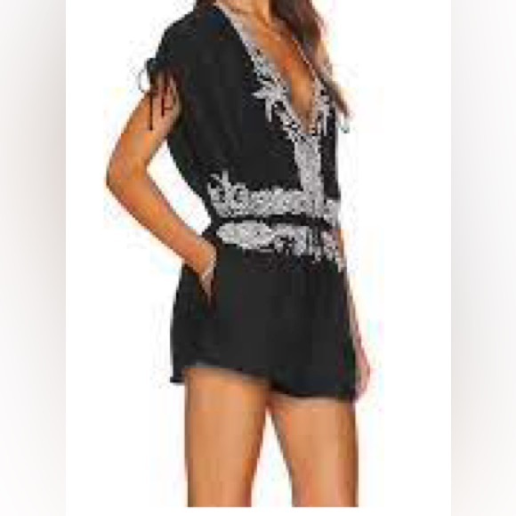 (NWT) Free People Weila floral embroidered shorts romper - Picture 7 of 9